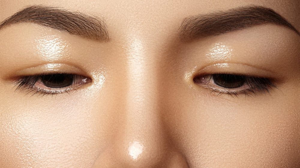 what is an eyelid crease